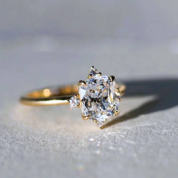 Platinum or Gold? Choosing Metal for Diamond Engagement Rings in Dallas