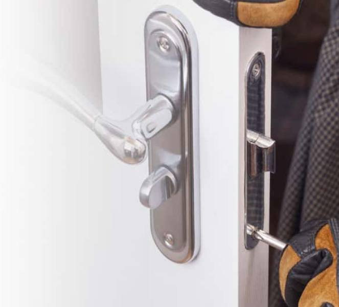 Broke Your Key in the Front Door? Don’t Touch It Until You Read This